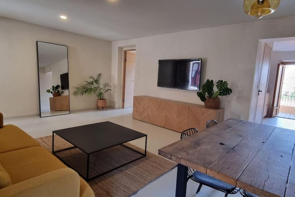 Appartement Au Centre Du Village Cargese Bagian luar foto