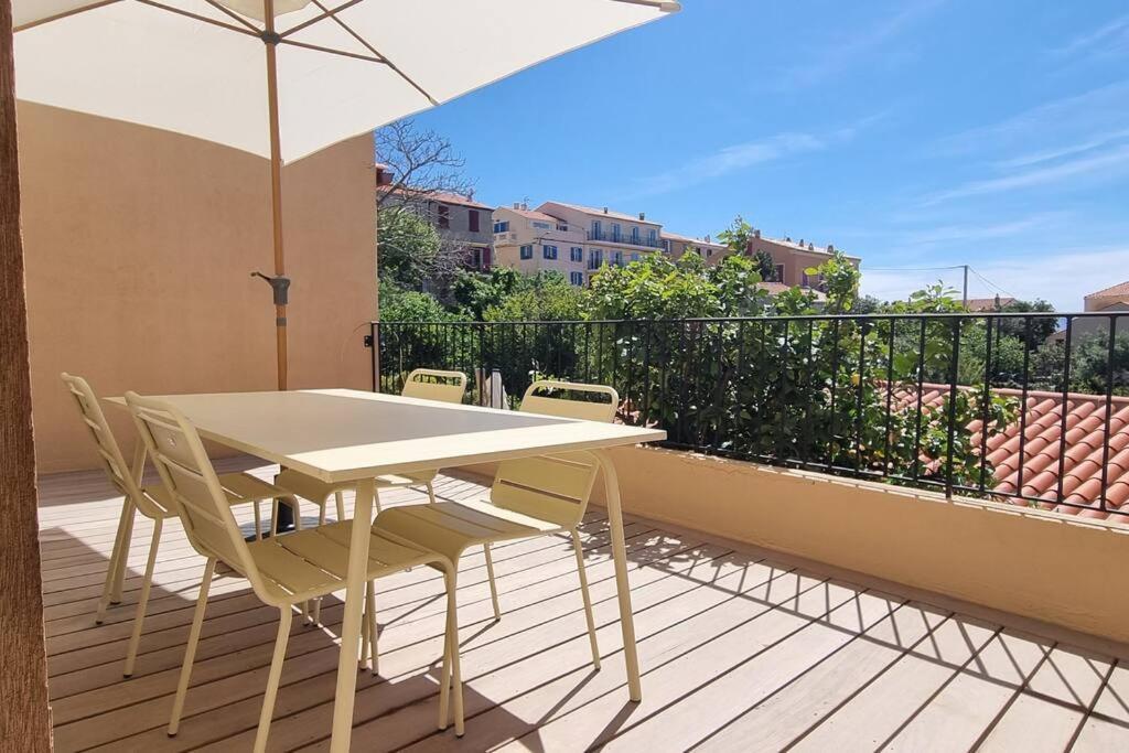 Appartement Au Centre Du Village Cargese Bagian luar foto